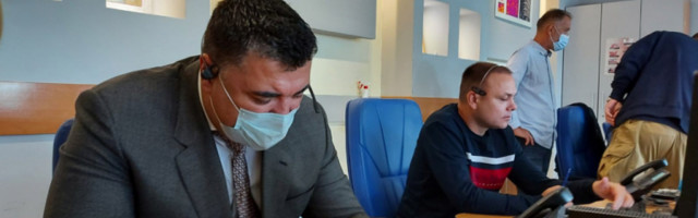 Na usluzi građanima : Basta i izvršni direktori u ulozi operatera