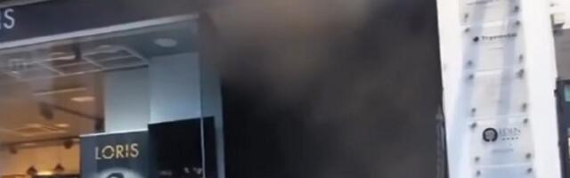 Požar na Terazijama: Dim kulja iz kladionice (VIDEO)