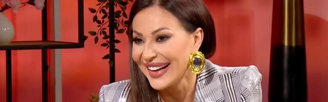 "Udala sam se, mladoženja se krije" Ceca Ražnatović pokazala venčani prsten, dijamant na ruci blješti (VIDEO)