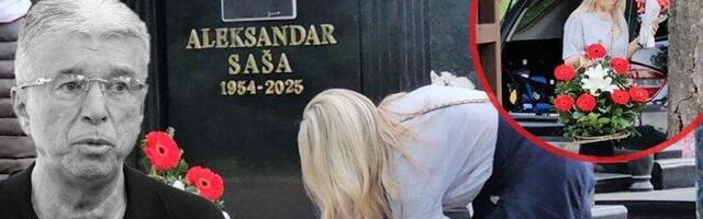 SCENA UDOVICE SAŠE POPOVIĆA NA GROBLJU ŠOKIRALA JAVNOST: Suzana skinula crninu, o ovom detalju bruje svi! (FOTO)