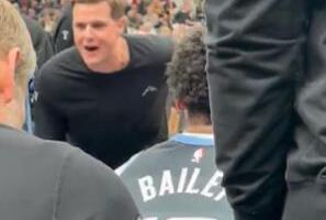 SNIMAK SA TAJM-AUTA OSTAVIO AMERE U TOTALNOJ NEVERICI! Treneru prekipelo - psovao igrače! Ovako nešto se ne viđa u NBA!