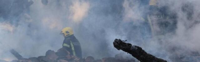 VATRENA STIHIJA ODNELA ČITAVO IMANJE! Istražuje se UZROK POŽARA u Čačku - porodici pričinjena ogromna šteta (FOTO)