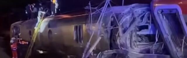 VIDEO Voz iskočio iz šina i sudario se sa drugim vozom u Španiji: Najmanje 39 mrtvih