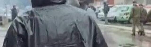 POTEZAO PIŠTOLJ NA AKTIVISTE SNS! Policija odmah privela lokalnog blokadera, za drugim se traga: Skandal u Bajinoj Bašti