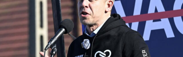 Прислушкивање Сијарта: трагови воде ка Петеру Мађару