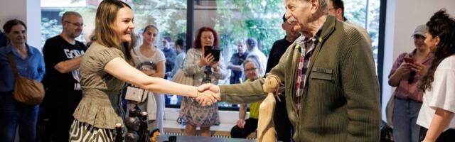 Otvorena izložba "Iluzije treba čuvati na sobnoj temperaturi": Galerija Novembar postala velika šahovska tabla