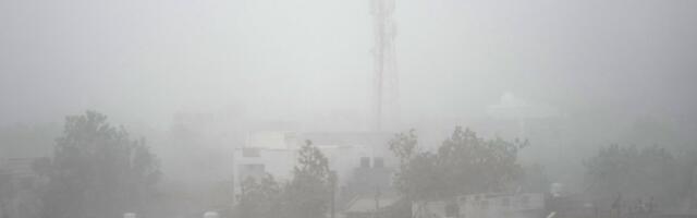 NESTVARNI SNIMCI U iznenadnom snažnom nevremenu oštećena tri aviona Er Indije na aerodromu Indira Gandi