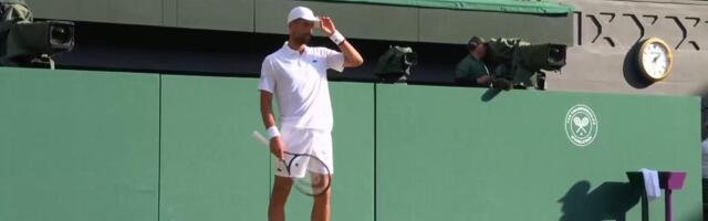 Slika na majici privukla pažnju celom Vimbldonu: Nole, Nadal i Federer u kafani, a iza njih Kosovka devojka!