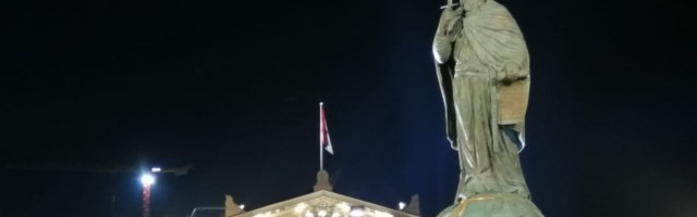 U zemlji divova i meda