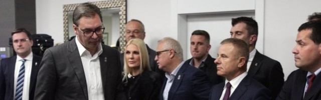 /Video/ SEDNICA PREDSEDNIŠTVA SNS! Stigli Vučić i Ana Brnabić!