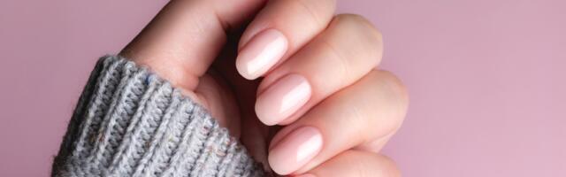 Lip Oil Nails: Sjajni manikir koji postaje sve popularniji