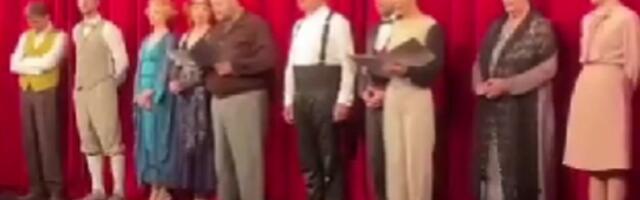 Glumci Ateljea pročitali proglas posle predstave (VIDEO)
