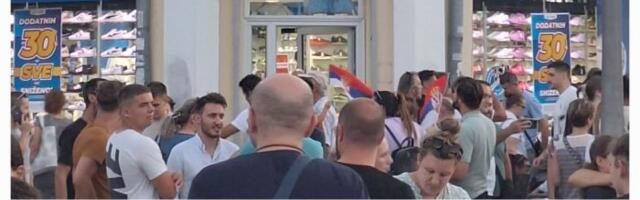 Dveri Čačak: TOČ za Novu godinu naprednjacima poklonio nove bilborde u centru grada o trošku građana