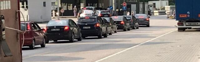 Na ovom prelazu teretna vozila čekaju po 8 sati: Evo kakvo je stanje sa automobilima - oglasio se AMSS