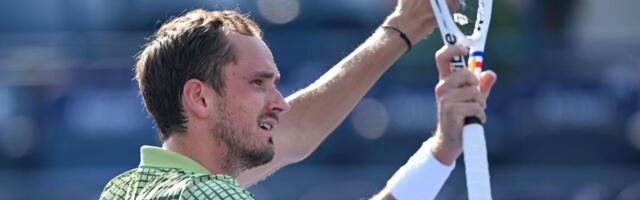 TENISKI TURNIR U DUBAIJU: Medvedev i Ože-Alijasim u polufinalu