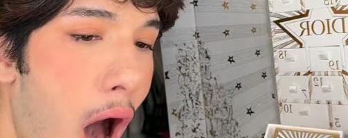 Tiktoker raspakovao Dior advent kalendar od 1.000 dolara, a kad je video šta je poslednji poklon, vilica mu je bukvalno pala do poda od šoka