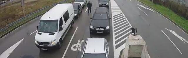 Na graničnim prelazima, na izlazu iz Srbije, teretna vozila čekaju i do pet sati