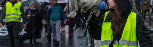 Блокадери осули по пољопривредницима