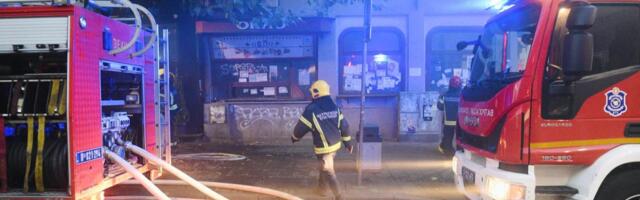 IZBIO POŽAR U ŽABLJU: Zapalio se pomoćni objekat, vatrogasci sprečili širenje vatre (FOTO)