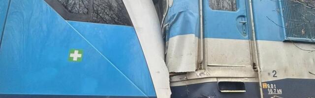 SUDARILI SE VOZOVI U VELIKOJ BRITANIJI: Mašinovođa prošao kroz crveno svetlo, pa poginuo! (FOTO)
