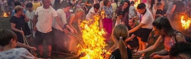 Običaji uoči Petrovdana koji imaju moćnu magijsku snagu: Večeras se pale vatre i izvode rituali, a ako uradite ovo sa cvećem – saznaćete sudbinu!