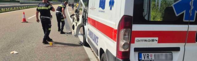 Teško povređen vozač saniteta u sudaru sa kamionom na autoputu kod Grdelice