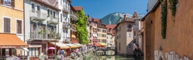 Venecija Alpa osvaja svet: Ovaj grad ima sve - kanale, planine i jezero nestvarne lepote