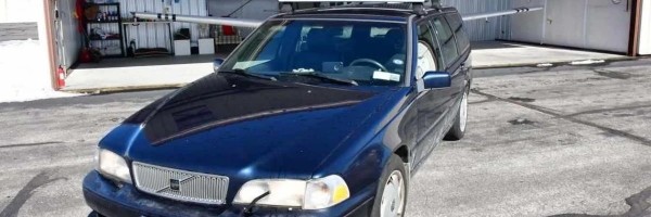 Stari prljavi Volvo sa tablicama vrednim dvadeset miliona dolara