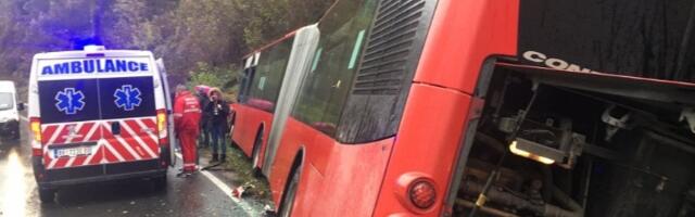 Prve slike smrskanog busa kod Umke (FOTO)