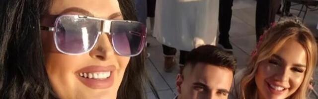 Dragana Mirković sa sinom i snajkom snimljena na svadbi: Osmesi i elegancija u prvom planu!
