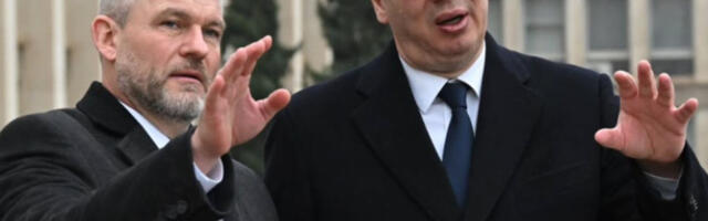 UŽIVO Vučić i Pelegrini u Bačkom Petrovcu: Predsednici Srbije i Slovačke dočekani uz pogaču i so