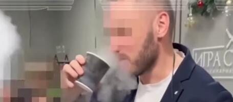 POPIO KOKTEL, PA MU PUKAO ŽELUDAC: Za sve je kriva ova SUPSTANCA! (VIDEO)