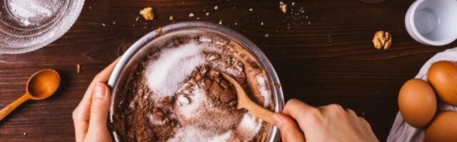 Preliveni kolač bez brašna, spreman za 5 minuta: Neodoljiva poslastica