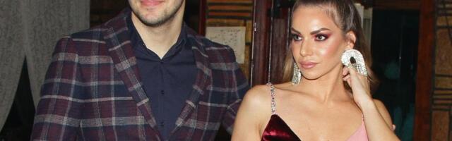 "OD MENE DECA IMAJU STRAH..." Pevač sa mlađom koleginicom ima sina i blizance, a sad otvorio dušu roditeljstvu