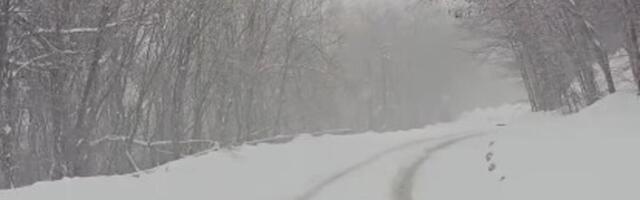 Polarno vreme na jugu Srbije: Ne, nije aprilska šala, snimak vejavice šokirao sve! (VIDEO)