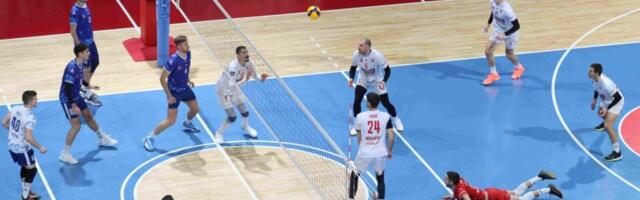 Jedinstvo  palo u hali  Jezero