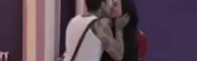 Poljubili se Maja Marinković i Filip Đukić: Popustile kočnice, nasred kuće razmenjivali strasti - svi u šoku