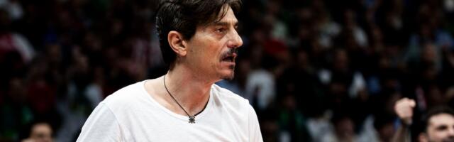 "Kad nas j*bu, j**aćemo i mi njih!" Janakopulos se ne smiruje, opet se oglasio povodom skidanja banera sa likom Bodiroge