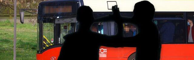 Tuča u autobusu na Žarkovu: Očevici prijavili da muškarac leži bez svesti!