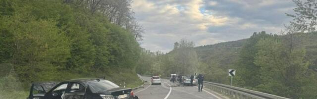 Poznato stanje povređenih u saobraćajnog nezgodi na putu ka Raški u kojoj su ušestvovala 4 vozila