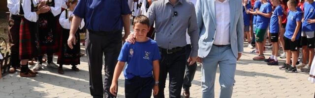 Ministar Milićević otvorio kulturno-obrazovni kamp u etno selu Moravski konaci: Poveznica tradicije, igre i učenja za decu iz dijaspore