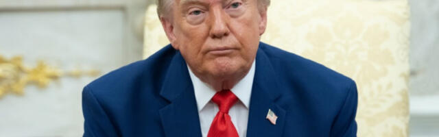 Трамп најавио драстично повећање царина на генеричке лекове