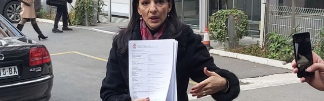 Marinika Tepić: Policijo, Vesićevi saradnici i partneri grade nelegalno po Vračaru