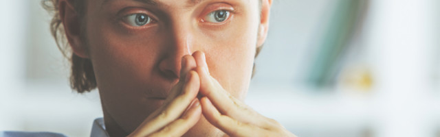 Zazvoni telefon, javi se nepoznati ženski, mazni glas i kaže: "Gde si macane?"