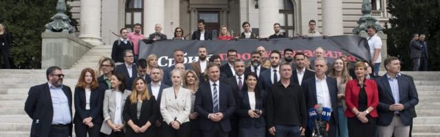 Beli dim iznad Skupštine: Izabran put do pobede