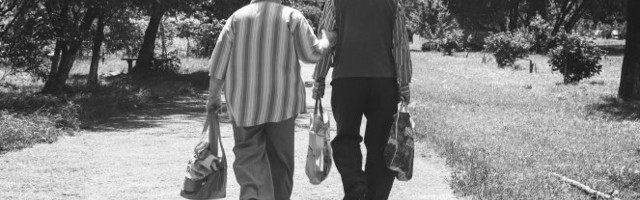 STAROST JE SAMA PO SEBI TEŠKA - Nauka dala odgovor zašto se naši roditelji pred kraj života PONAŠAJU KAO DECA!