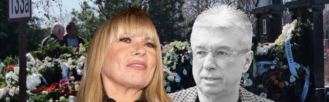 SLIKA NA SPOMENIKU SAŠE POPOVIĆA SEČE POPUT ŽILETA! Udovica Suzana posetila GROBLJE uoči 40 DANA od smrti, suze teku same niz lice! (VIDEO)