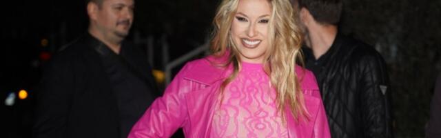 Rada zagrmela u miniću, ali joj jedna stvar teško pada: "Tuširam se kad stignem" (FOTO)