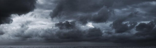 ORKANSKA BURA NA HRVATSKOM PRIMORJU: Zatvoreni putevi i trajektne linije (VIDEO)