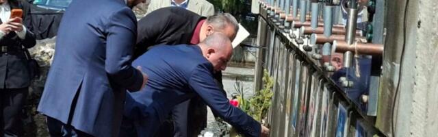 "Skakali smo u vodu da ih spasimo": 12 bugarskih đaka stradalo kod Prijepolja, obeležena godišnjica tragedije